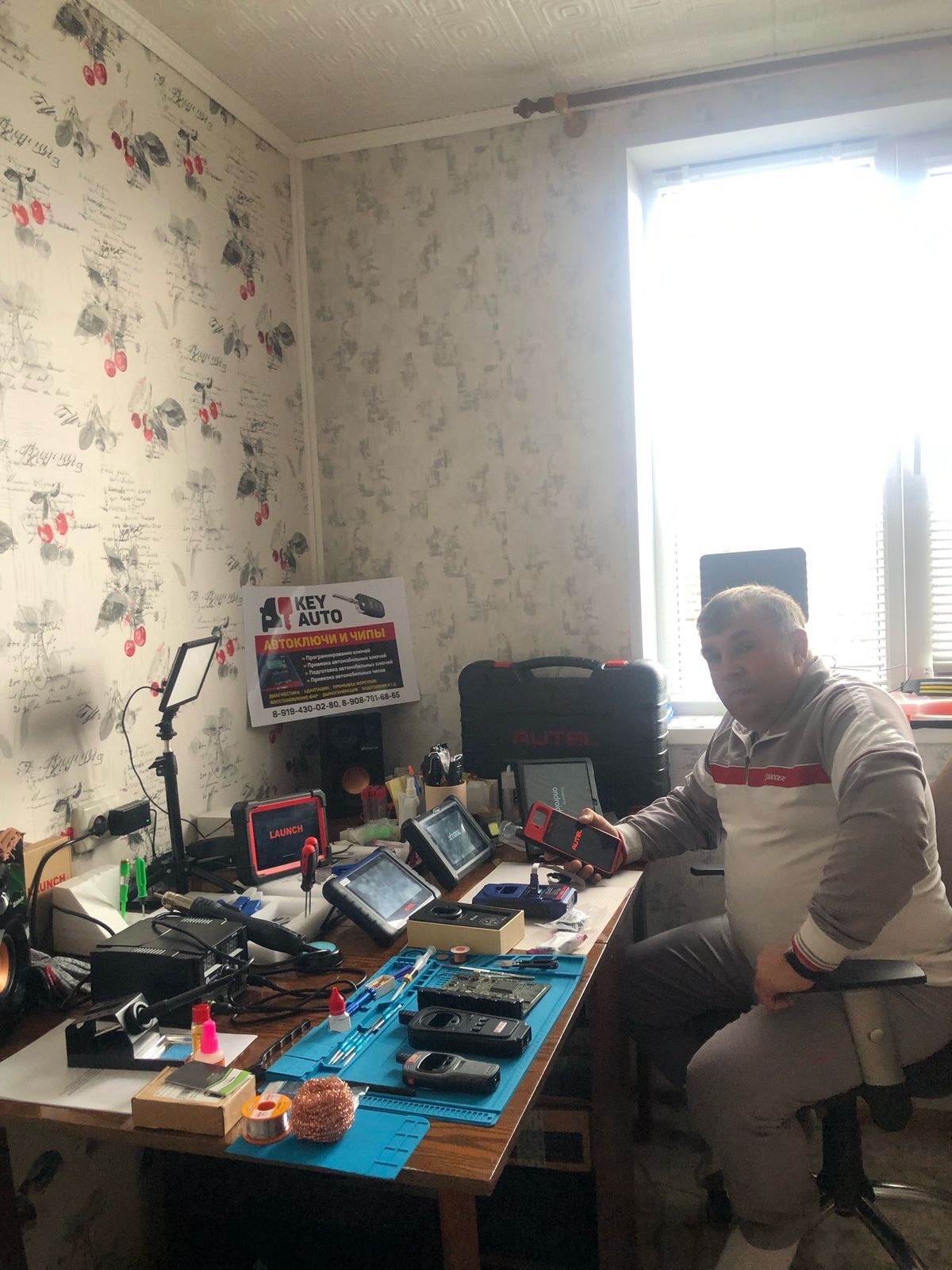 Ракитянец заключил соцконтракт и занялся изготовлением ключей.