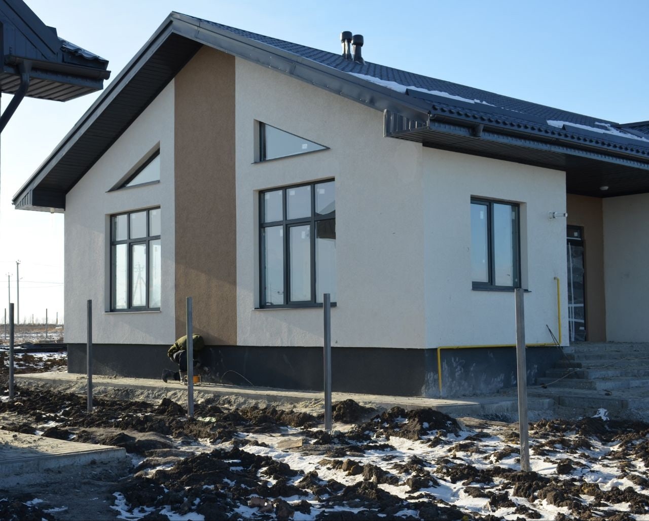 В п. Ракитное завершается строительство восьми домов для многодетных семей, нуждающихся в улучшении жилищных условий