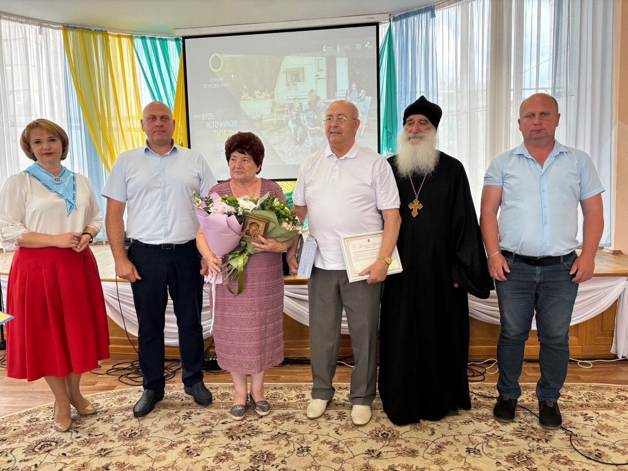 В Ракитном состоялось торжественное мероприятие, посвящённое всероссийскому Дню семьи, любви и верности.