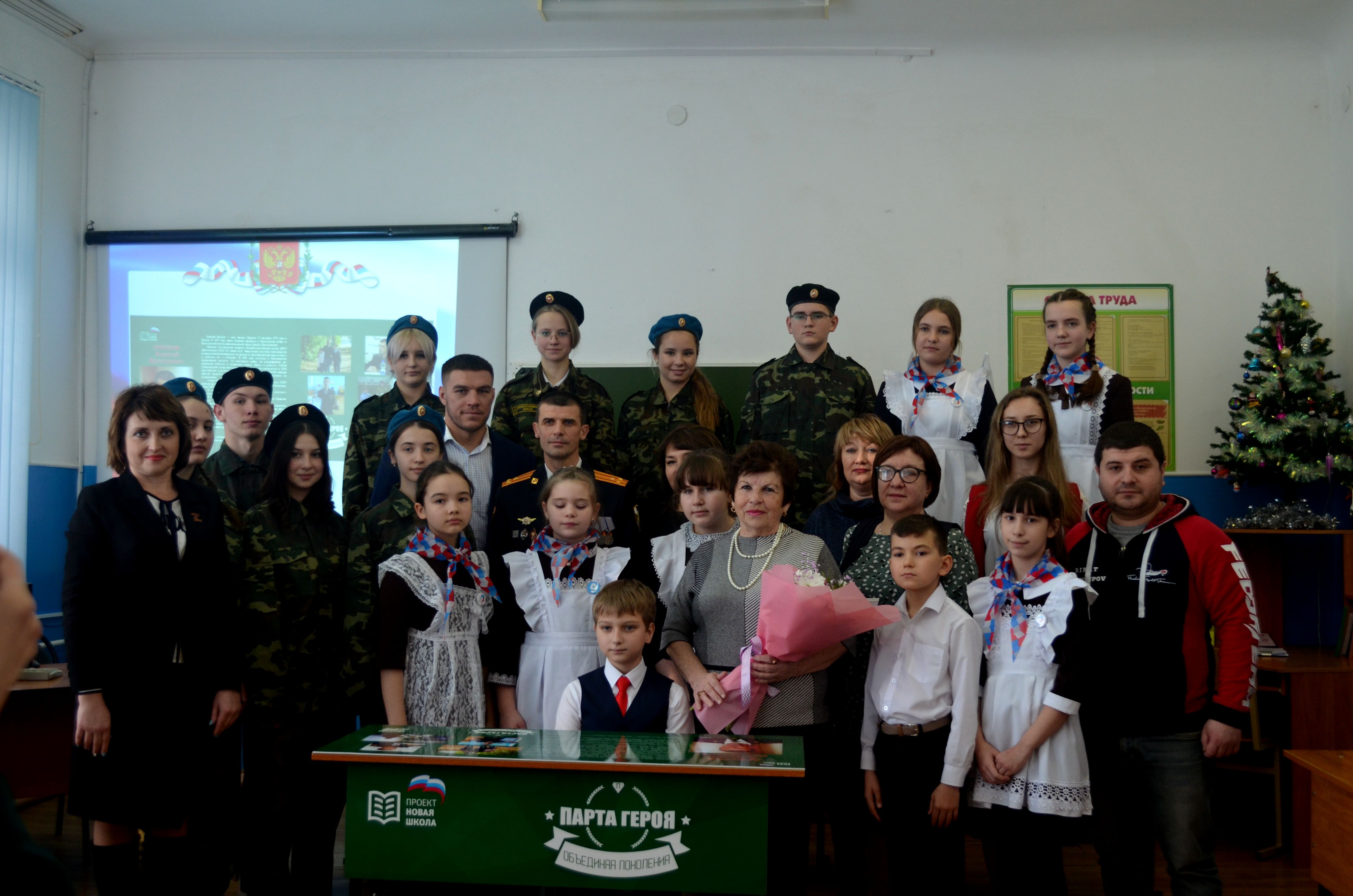 Сегодня в Ракитянской средней общеобразовательной школе №3 им. Н.Н. Федутенко появилась Парта Героя