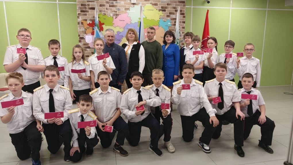 В Ракитянской средней школе №2 им. А.И. Цыбулёва прошла торжественная церемония, посвящённая приёму ребят в ряды «Юнармии»..