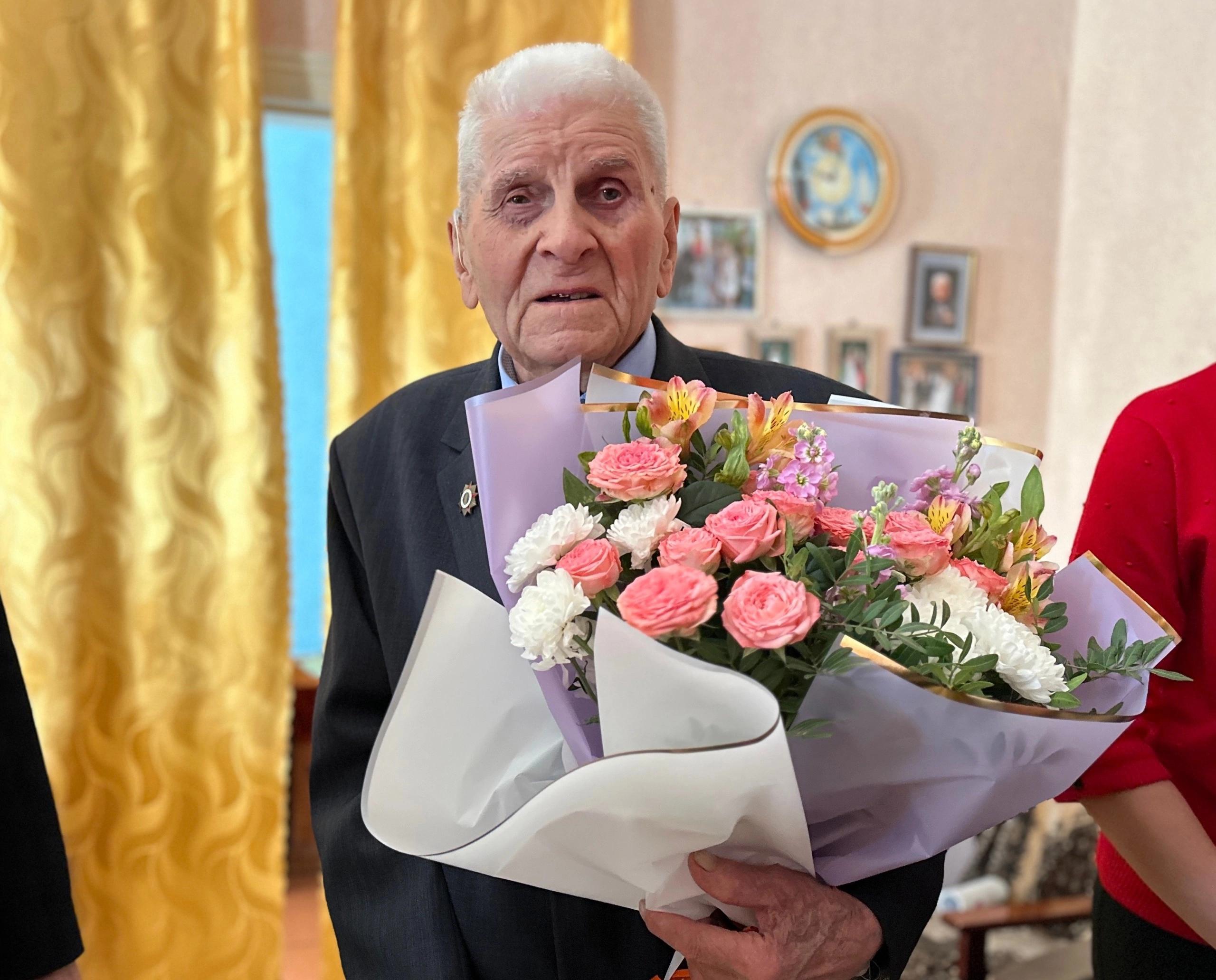 Глава администрации Ракитянского района поздравил ветеранов Великой Отечественной войны с Днём Победы.