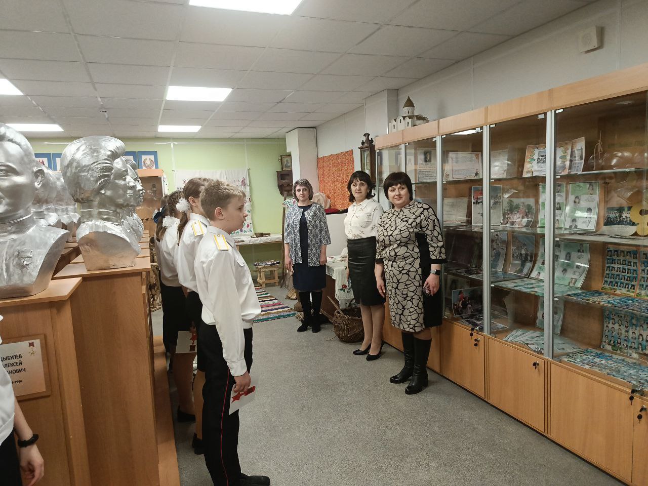 В Ракитянской средней школе №2 имени Алексея Ивановича Цыбулёва открылась обновленная экспозиция историко-краеведческого музея.