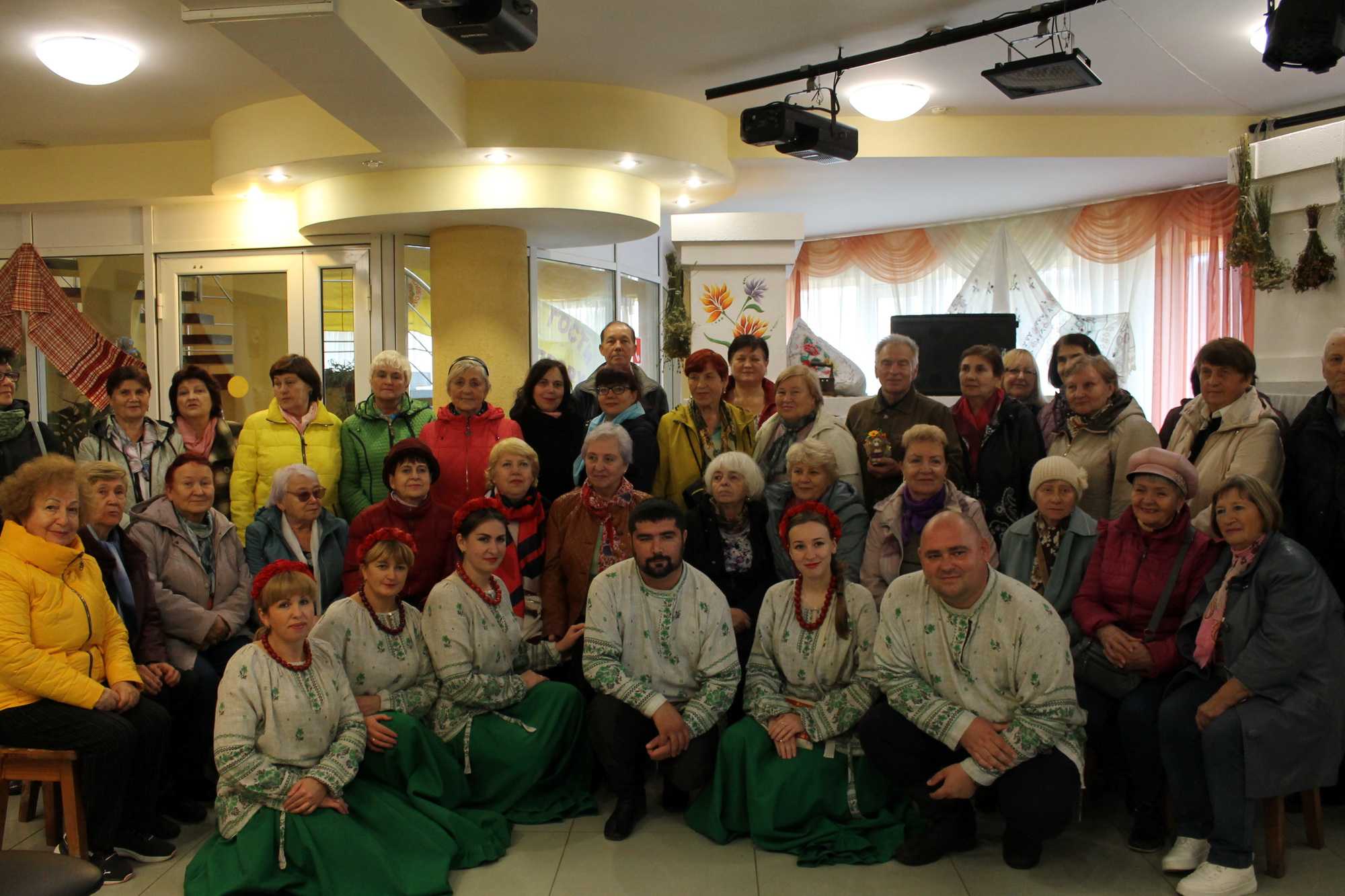 В рамках реализации проекта «К соседям в гости» Ракитянский район встречал туристическую группу людей старшего поколения из Белгорода