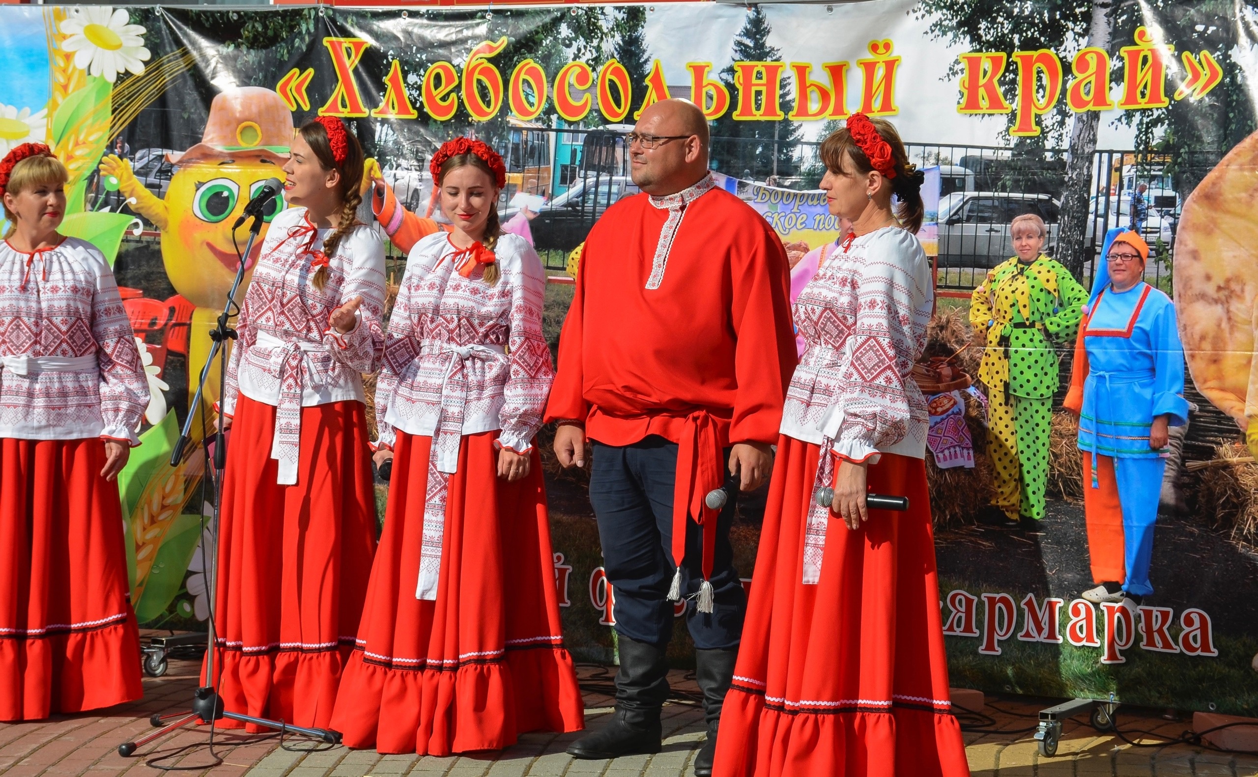 В Бобраве уже второй раз состоялся яркий Фестиваль «Хлебосольная деревня».