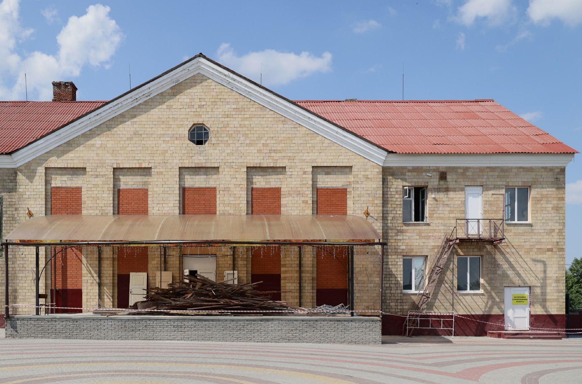 В Ракитянском районе продолжается капитальный ремонт Центра культурного развития посёлка Пролетарский.