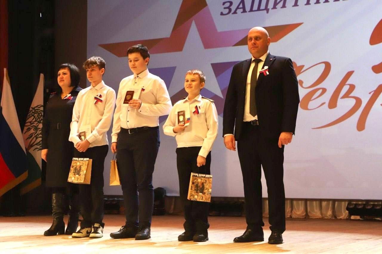Юные ракитянцы получили паспорта граждан Российской Федерации.