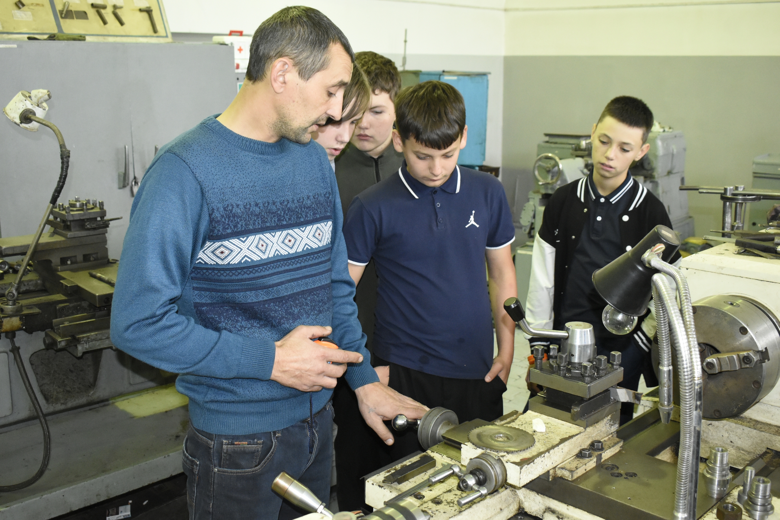 Ракитянские школьники открывают для себя мир профессий в агротехнологическом техникуме.