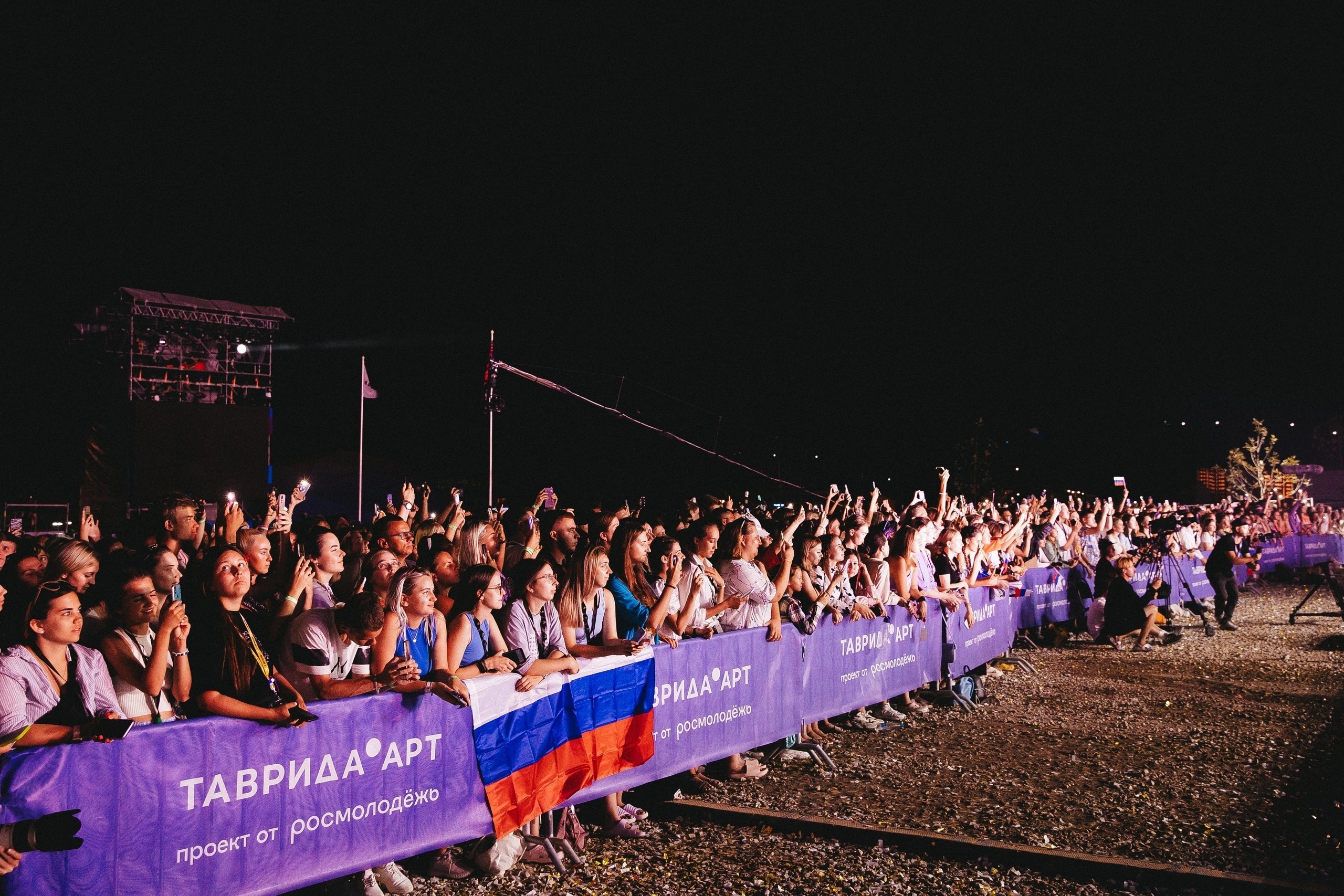 Активисты молодёжного движения Алёна Семидоцкая и Даниил Лушпин приняли участие в пятом молодёжном фестивале «Таврида. АРТ».