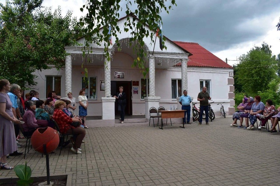 В Вышнепенском сельском поселении состоялся сход граждан с участием главы администрации Ракитянского района Анатолия Климова.