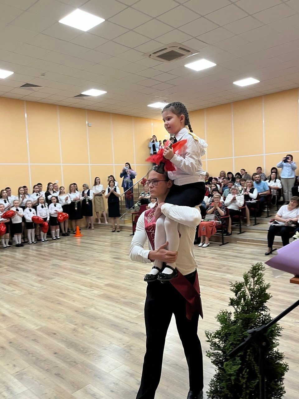 В школах Ракитянского района прозвенел последний звонок.