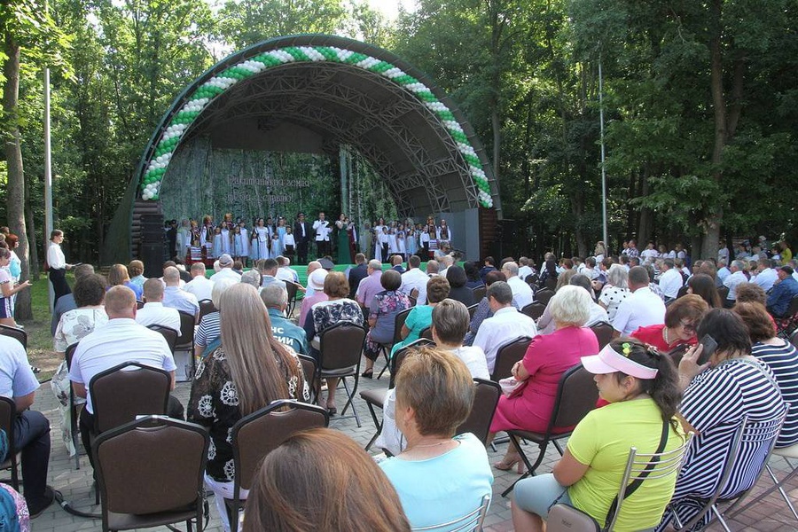 Сегодня в Юсуповском парке состоялось торжественное мероприятие, посвященное 94-ой годовщине со Дня образования Ракитянского района