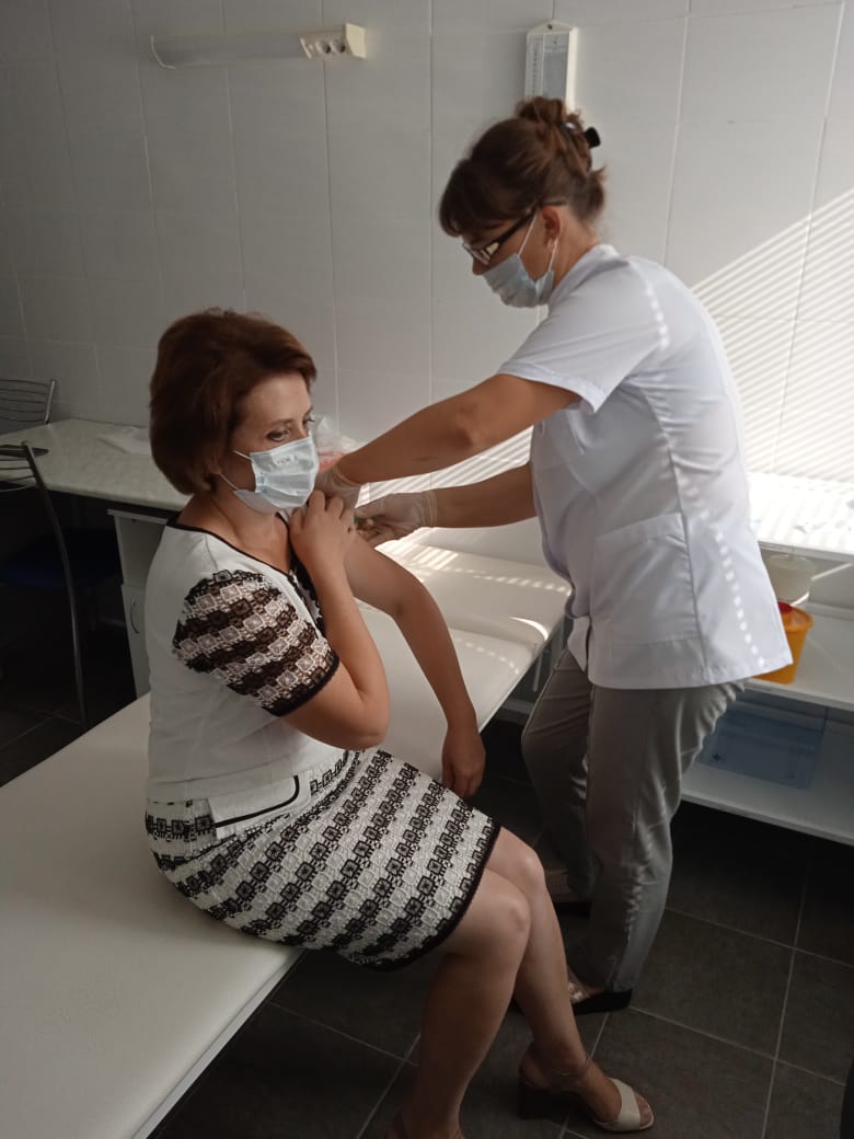 В Ракитянском районе  продолжается массовая вакцинация   населения против коронавирусной инфекции.