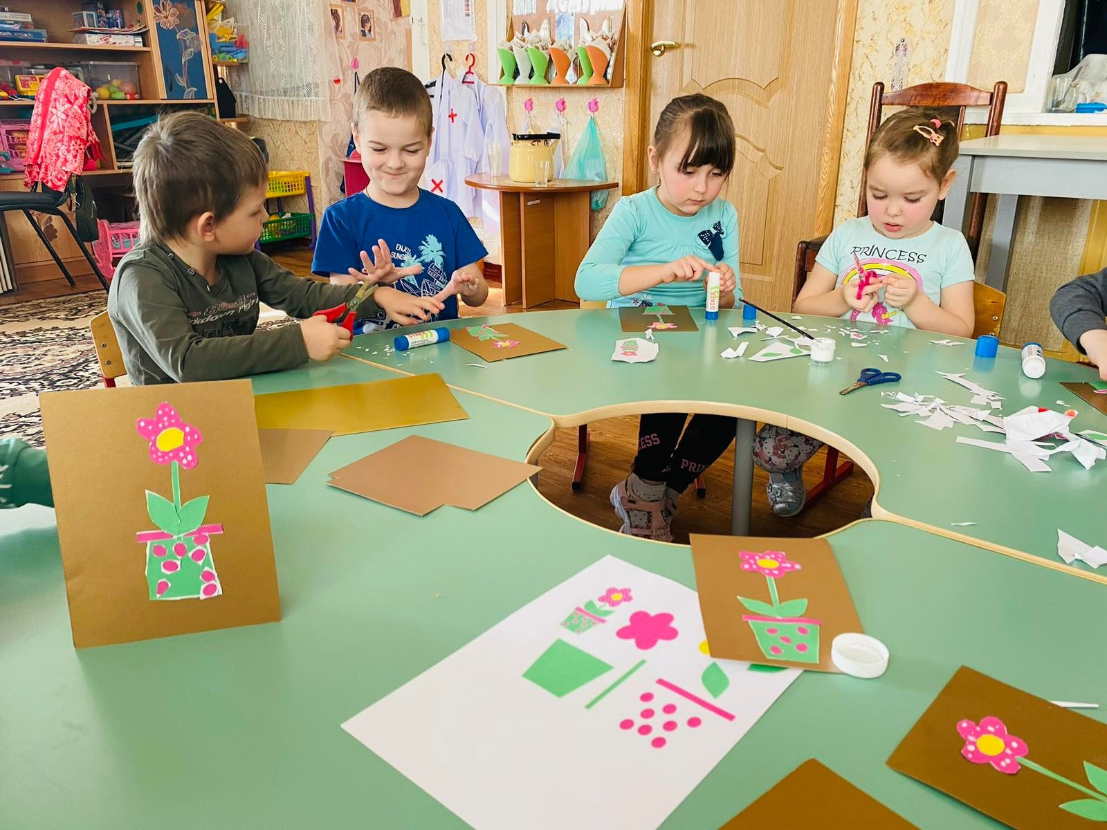 В школах и детских садах Ракитянского района прошёл цикл мероприятий, посвящённых Международному женскому дню.