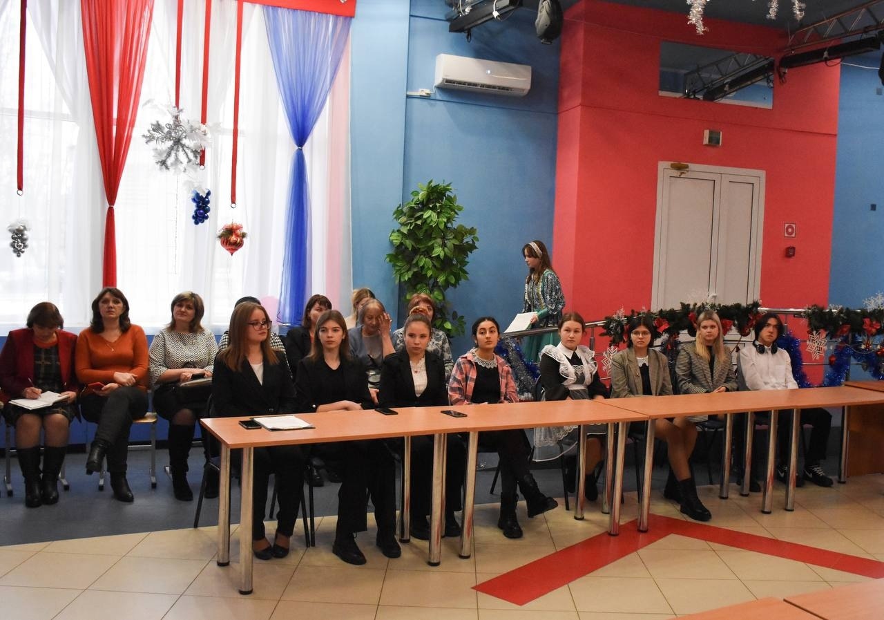 В Центре культурного развития «Молодёжный» п. Ракитное состоялось заседание Детского общественного совета
