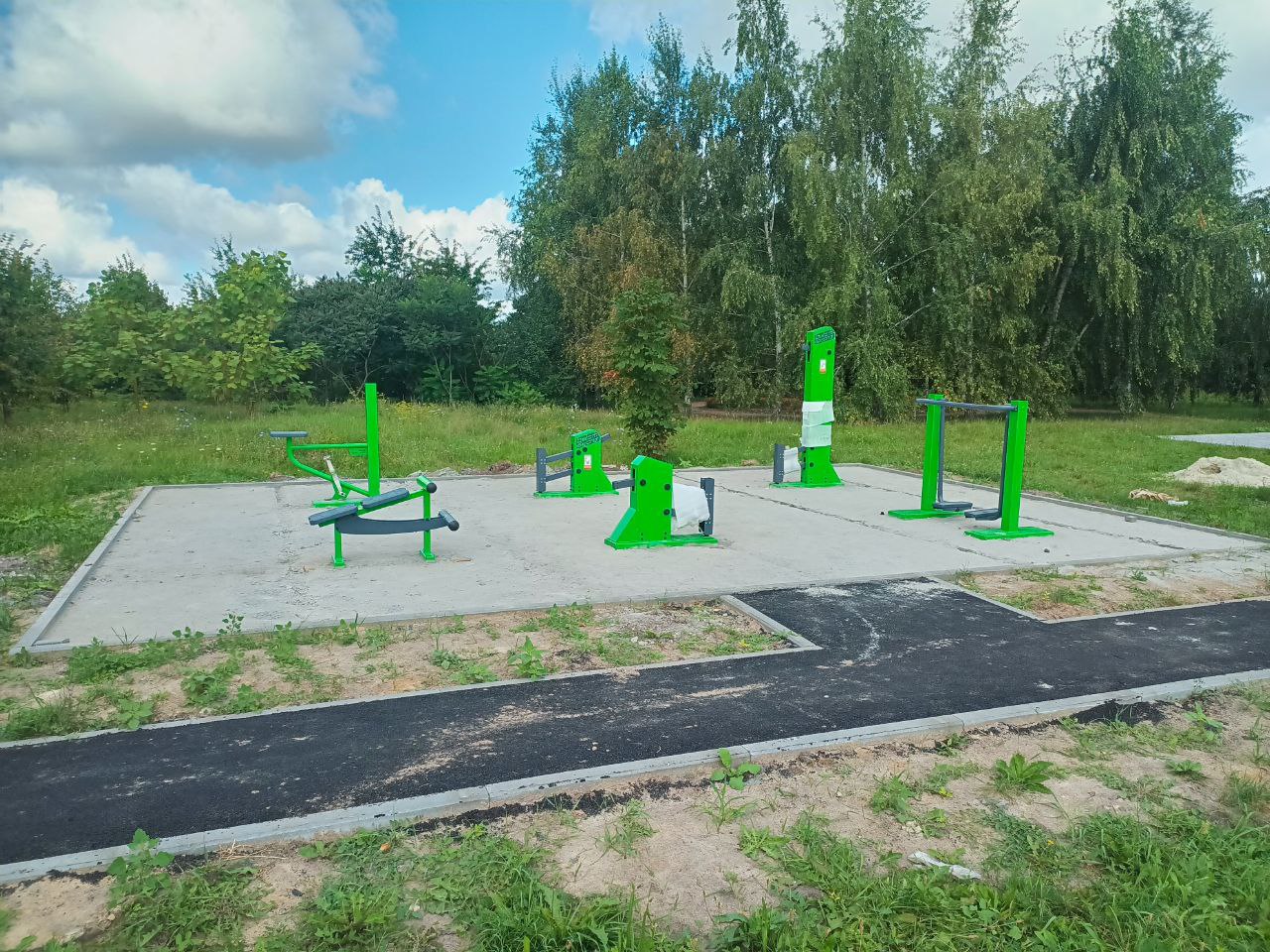 В сёлах Ракитянского района полным ходом идёт строительство детских спортивно-игровых площадок.