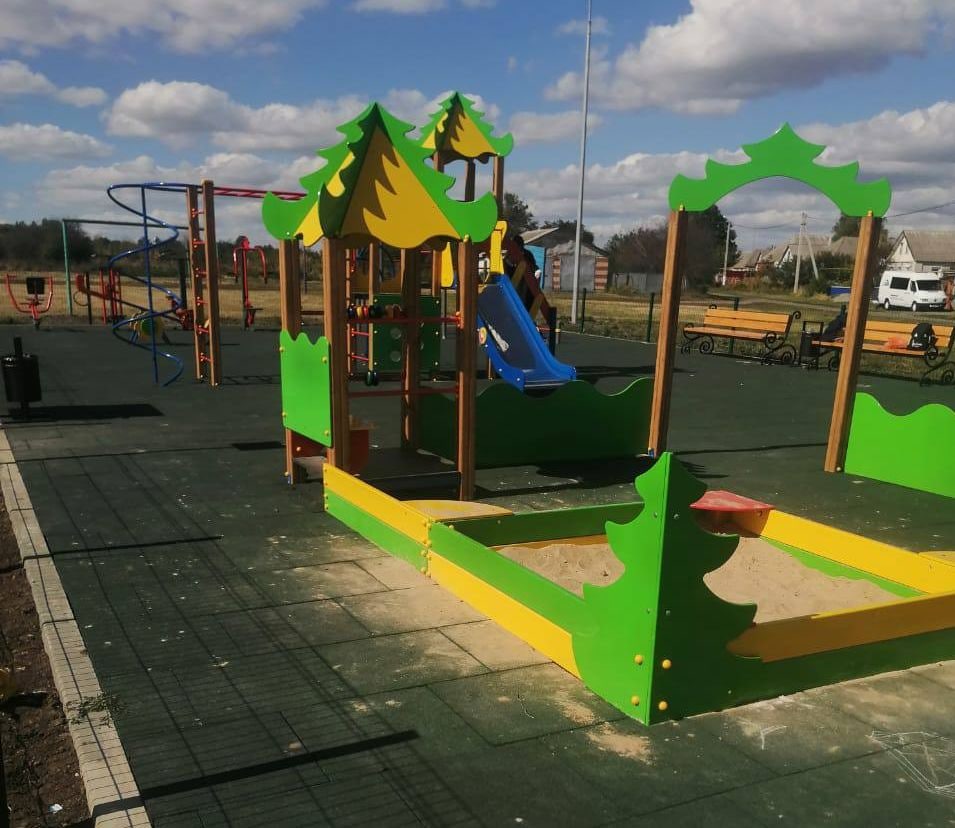 В Ракитянском районе ведётся строительство и благоустройство детских спортивных площадок