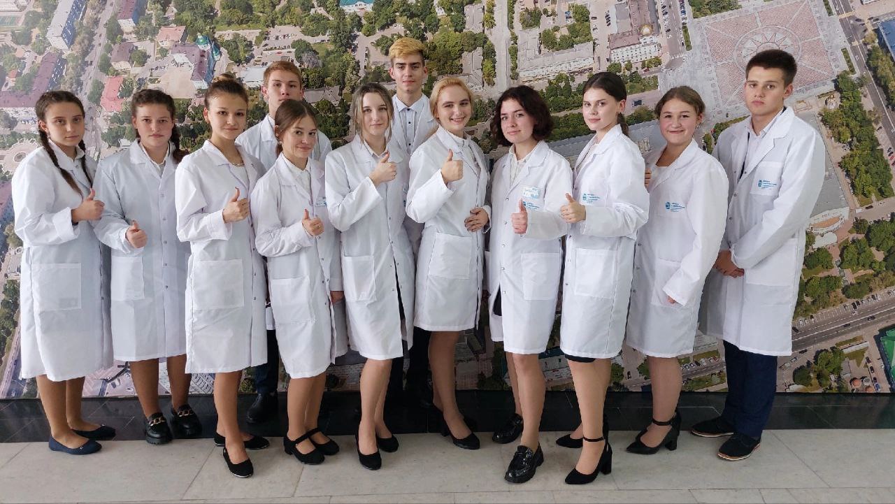 25 школьников Ракитянского района приняли участие в торжественной церемонии посвящения в юные медики Белогорья