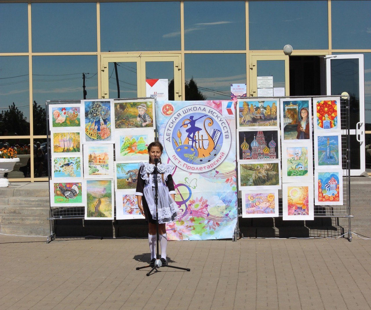 Проект «Передвижная выставка «АРТ-Галерея» детской школы искусств посёлка Пролетарский выиграл грант в конкурсе Президентского фонда культурных инициатив.