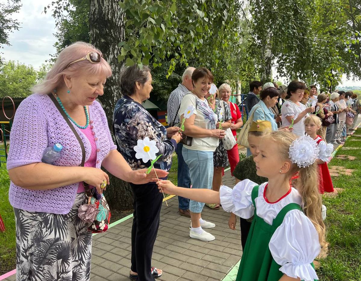 В рамках губернаторского проекта по социальному туризму Ракитянский район вновь посетили гости «серебряного» возраста из Белгорода.