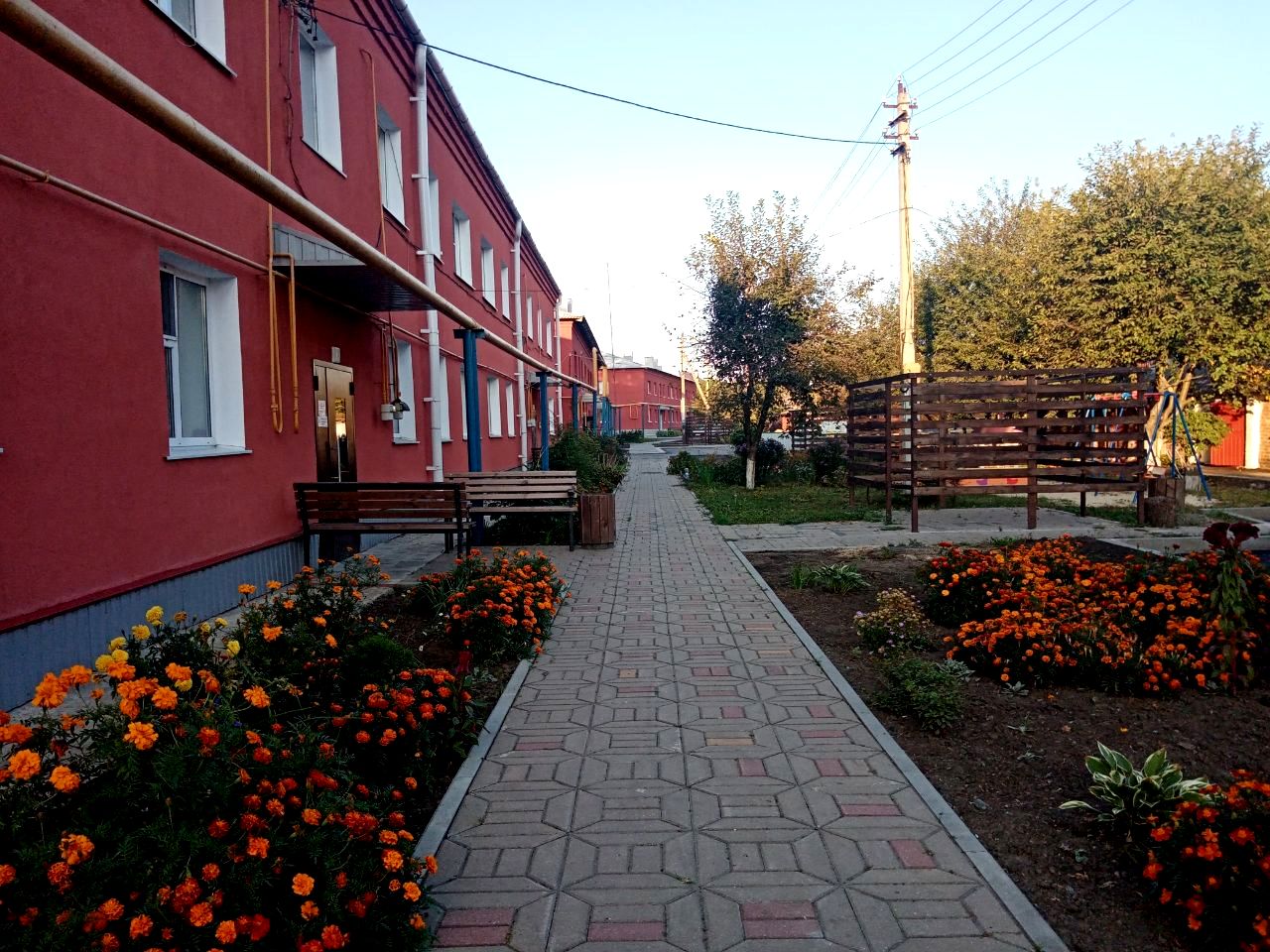В Ракитянском районе обновляются дворовые территории многоквартирных домов.