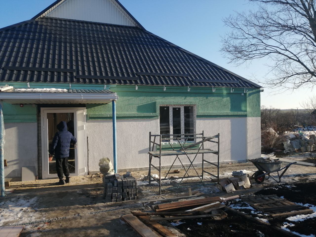 Капитальный ремонт фельдшерско-акушерского пункта в Лаптевке близится к завершению.