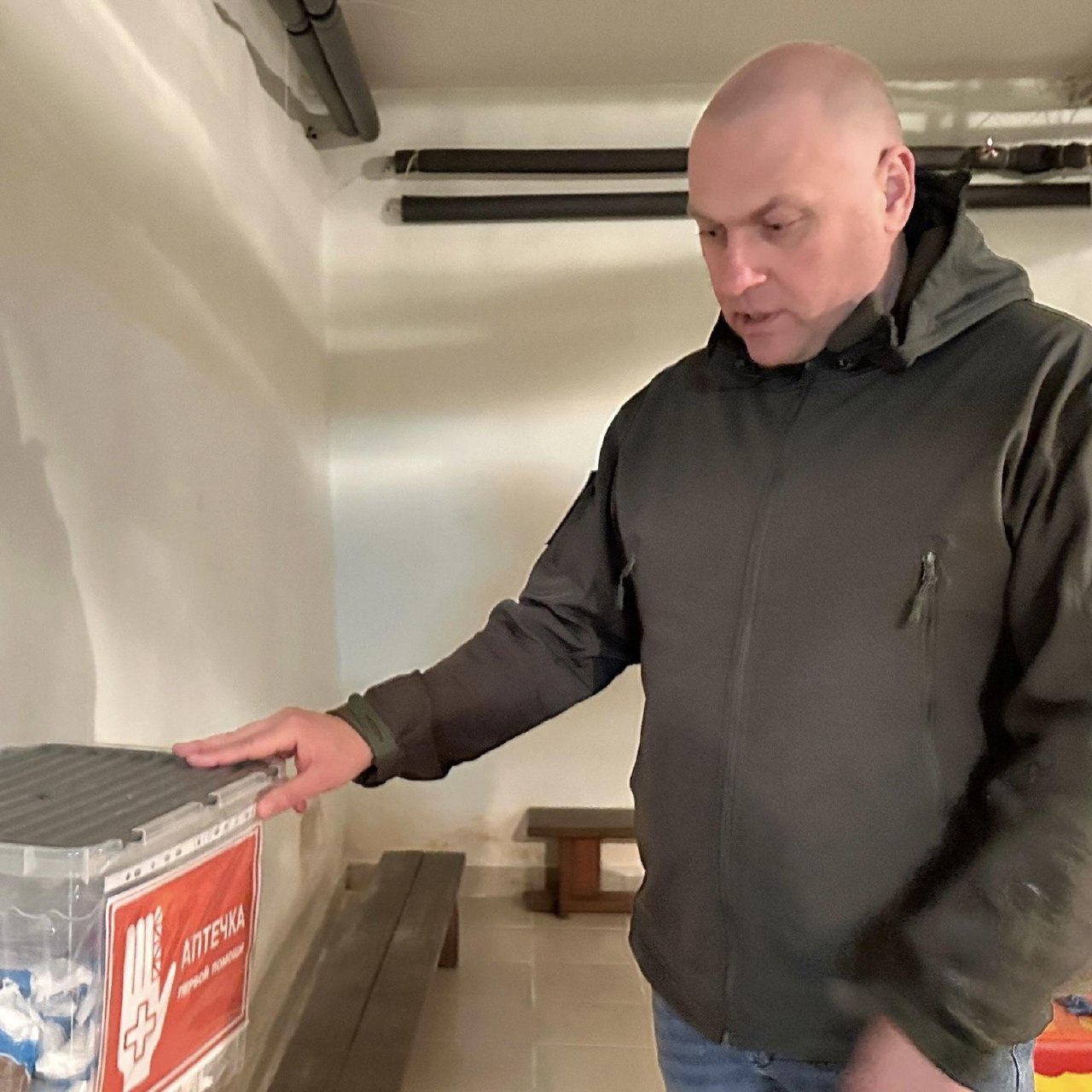 Глава администрации Ракитянского района Анатолий Климов проверил, как организована безопасность на избирательных участках.