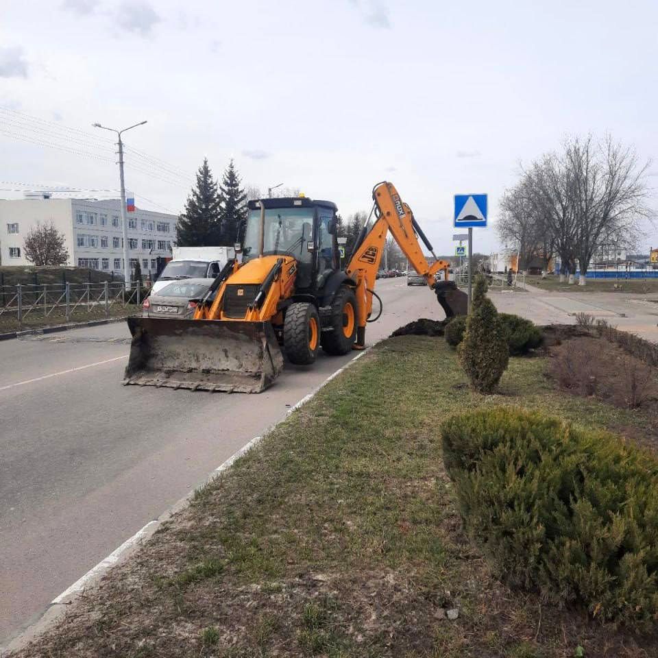 Коммунальные службы Ракитянского района продолжают масштабную весеннюю уборку.