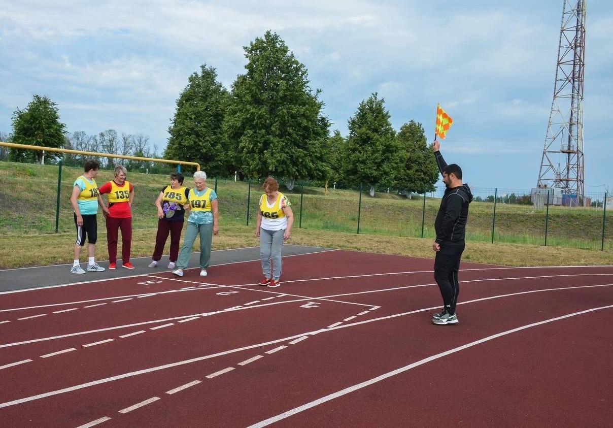 Соревнования по лёгкой атлетике среди ветеранов прошли в Ракитянском районе.