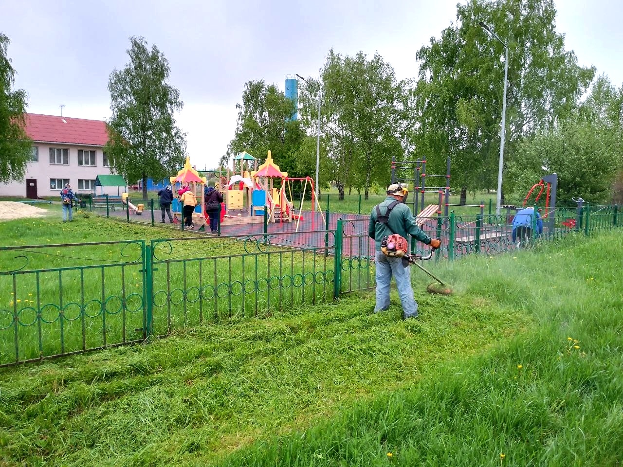 Детские площадки в Ракитянском районе приведут в порядок до 1 июня.