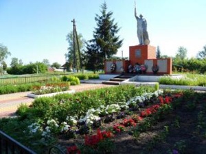 Памятник и братская могила советских воинов