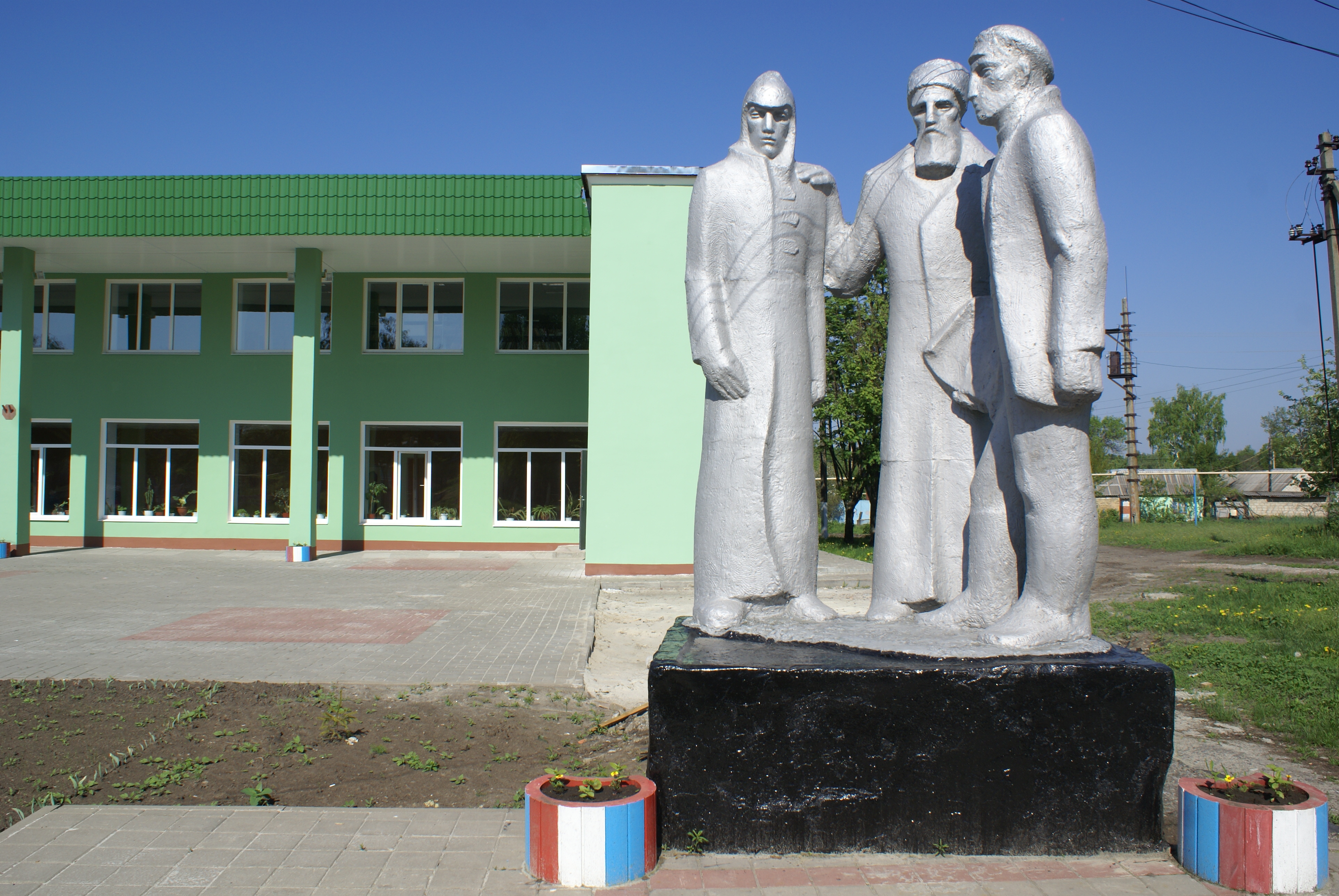 Памятник первым организаторам колхоза