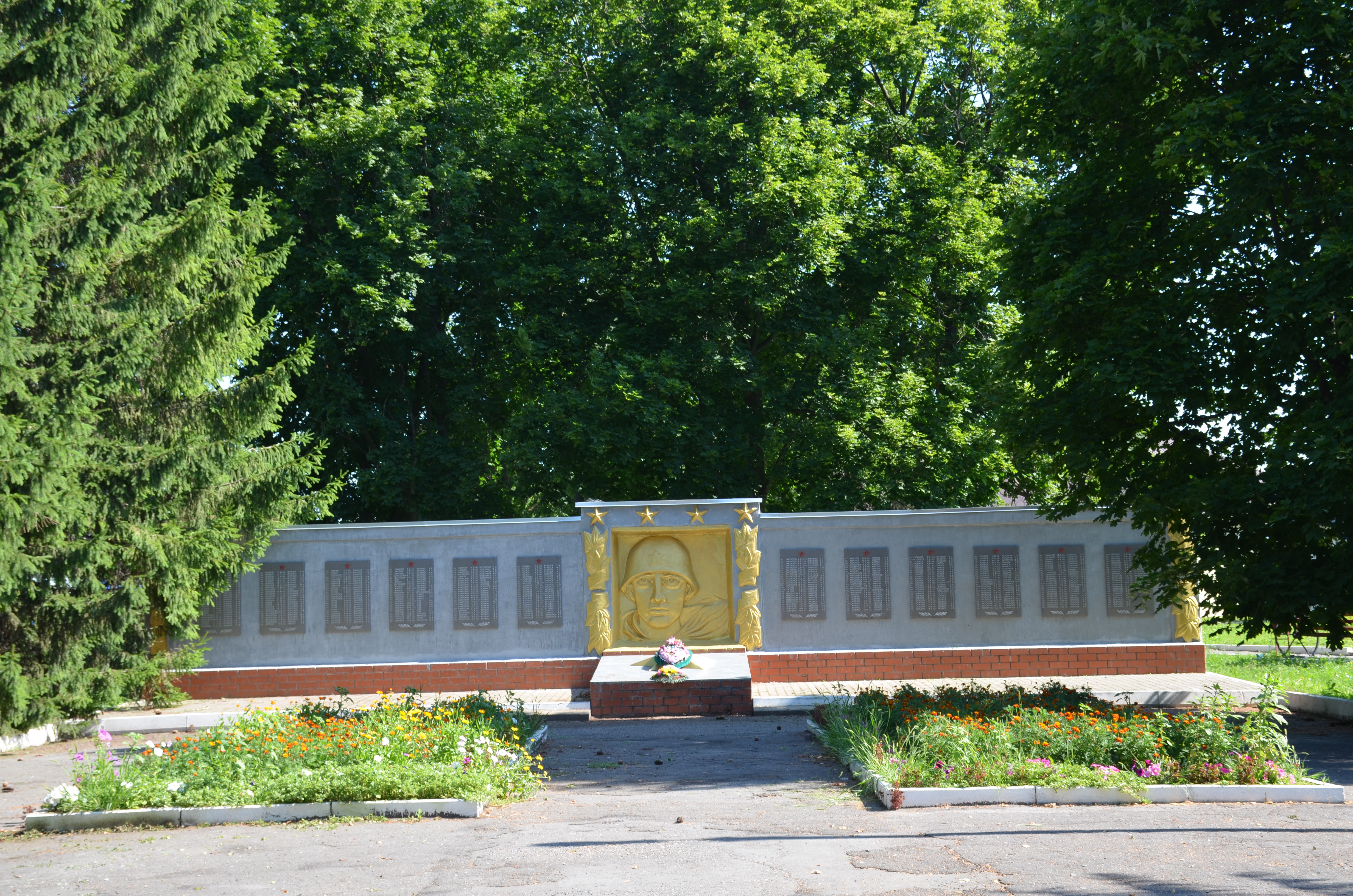 Памятник погибшим в годы Великой Отечественной войны воинам-землякам в с. Венгеровка
