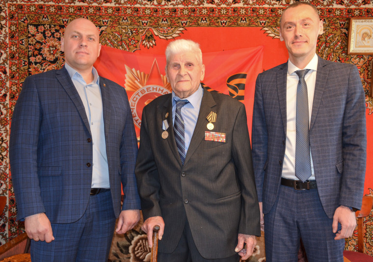 Ветерану Великой Отечественной войны Александру Тарасовичу Скирдину из посёлка Пролетарский были вручены дубликаты ранее утерянных наград.
