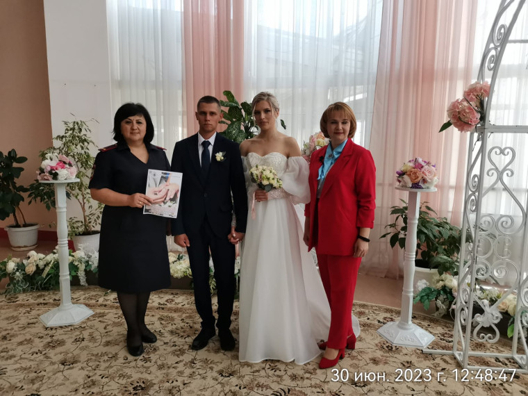 С госуслугами в новую жизнь. С госуслугами в новую жизнь.
