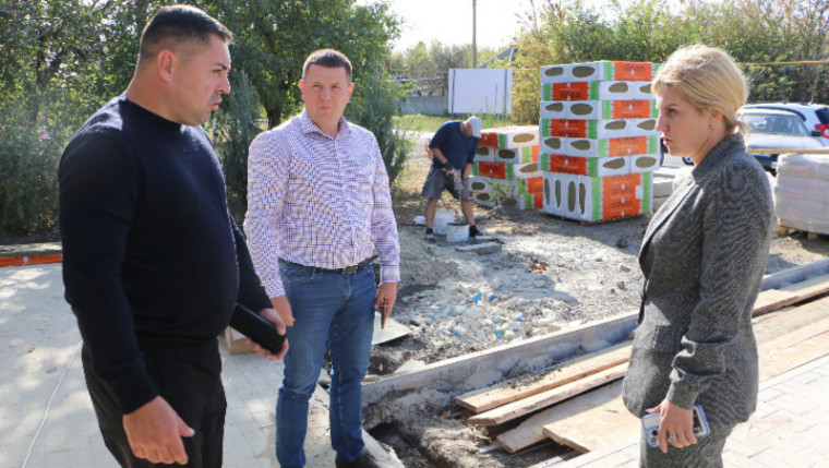 Министр строительства Оксана Козлитина в рамках рабочей поездки в Ракитянский район посетила ряд объектов.