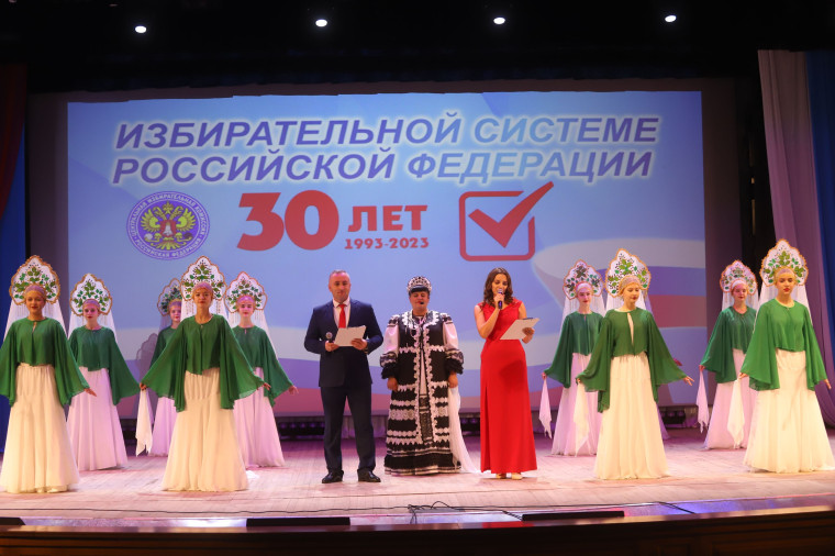 Вчера в Ракитном наградили организаторов выборов депутатов представительных органов муниципальных образований района.