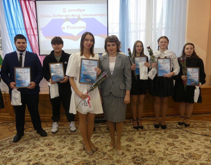 В Ракитном наградили самых активных волонтёров. В Ракитном наградили самых активных волонтёров.