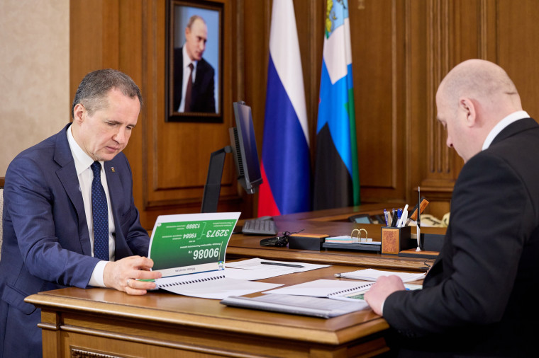 Вячеслав Гладков провёл рабочую встречу с главой администрации Ракитянского района Анатолием Климовым. Вячеслав Гладков провёл рабочую встречу с главой администрации Ракитянского района Анатолием Климовым.