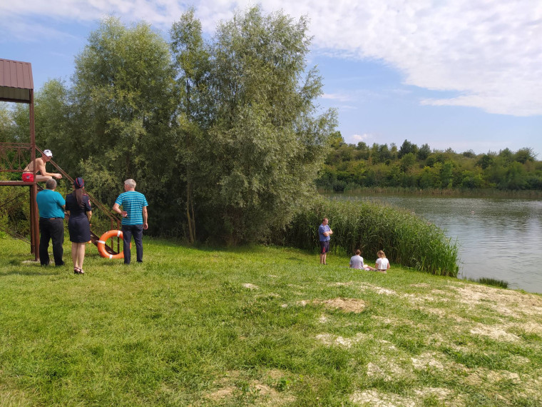 На водоемах Ракитянского района продолжаются профилактические рейдовые мероприятия.