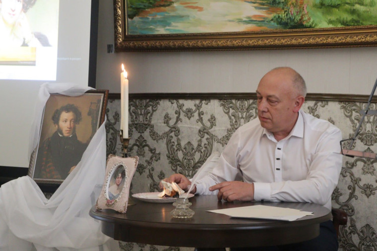 В Краеведческом музее – усадьбе князей Юсуповых прошла музыкальная гостиная, посвящённая Александру Пушкину. В Краеведческом музее – усадьбе князей Юсуповых прошла музыкальная гостиная, посвящённая Александру Пушкину.