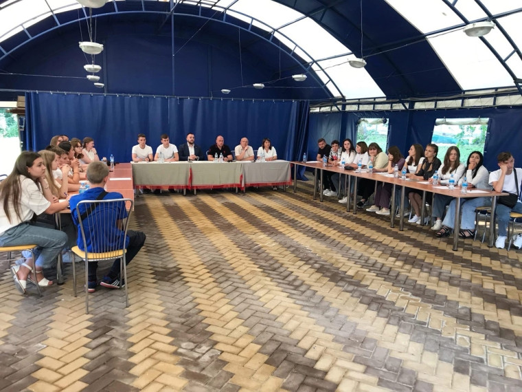 В Ракитянском районе активисты обсудили с членами Молодёжного парламента при Белгородской областной Думе районный проект «Сегодня школьник - завтра профессионал». В Ракитянском районе активисты обсудили с членами Молодёжного парламента при Белгородской областной Думе районный проект «Сегодня школьник - завтра профессионал».