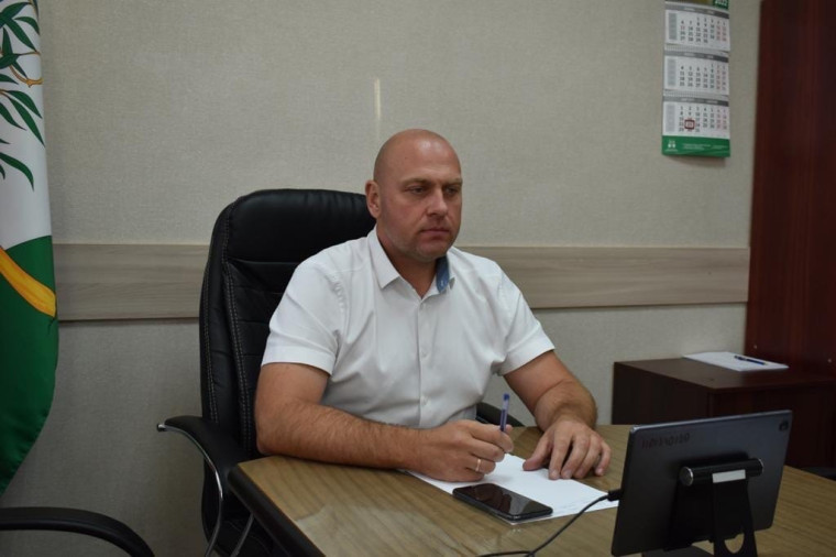 Глава администрации Ракитянского района Анатолий Климов провёл прямой эфир в социальной сети «Вконтакте». Глава администрации Ракитянского района Анатолий Климов провёл прямой эфир в социальной сети «Вконтакте».