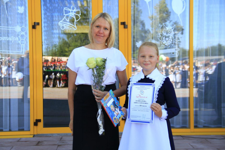 1 сентября были награждены победители детского регионального конкурса рисунков "Семья - мое богатство".