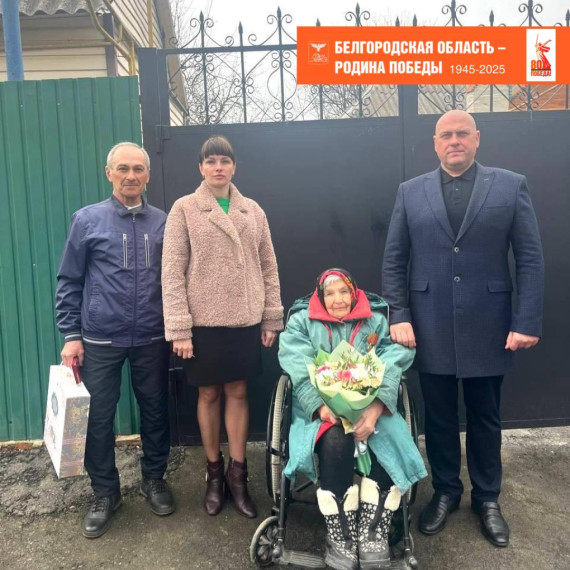 Глава администрации Ракитянского района Анатолий Климов вручил юбилейную медаль «80 лет Победы в Великой Отечественной войне 1941-1945 г.г.» труженице тыла Татьяне Даниловне Качуровой. Глава администрации Ракитянского района Анатолий Климов вручил юбилейную медаль «80 лет Победы в Великой Отечественной войне 1941-1945 г.г.» труженице тыла Татьяне Даниловне Качуровой.