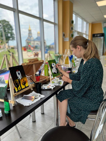 Ракитянка открыла студию рисования благодаря участию в программе «Содействие». Ракитянка открыла студию рисования благодаря участию в программе «Содействие».