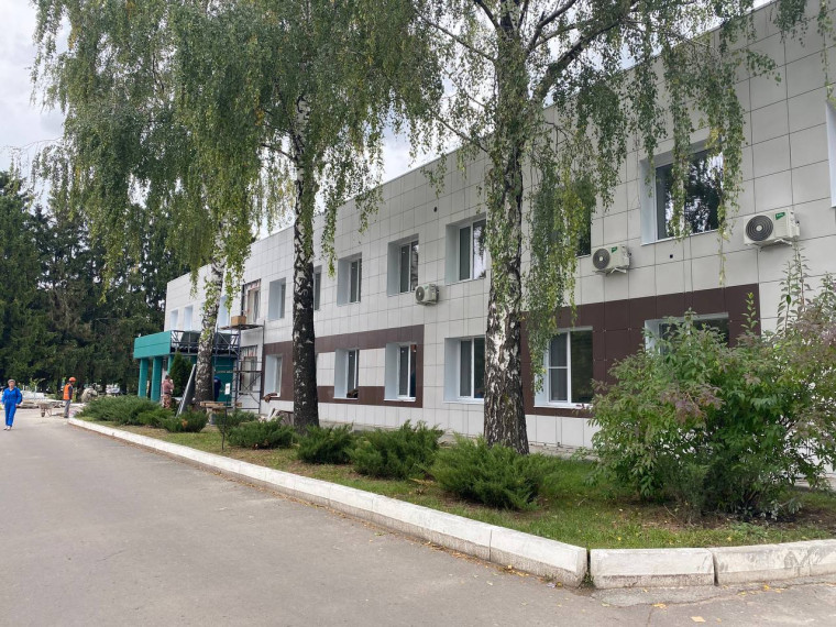 Продолжается капитальный ремонт здания поликлиники Ракитянской ЦРБ. Продолжается капитальный ремонт здания поликлиники Ракитянской ЦРБ.