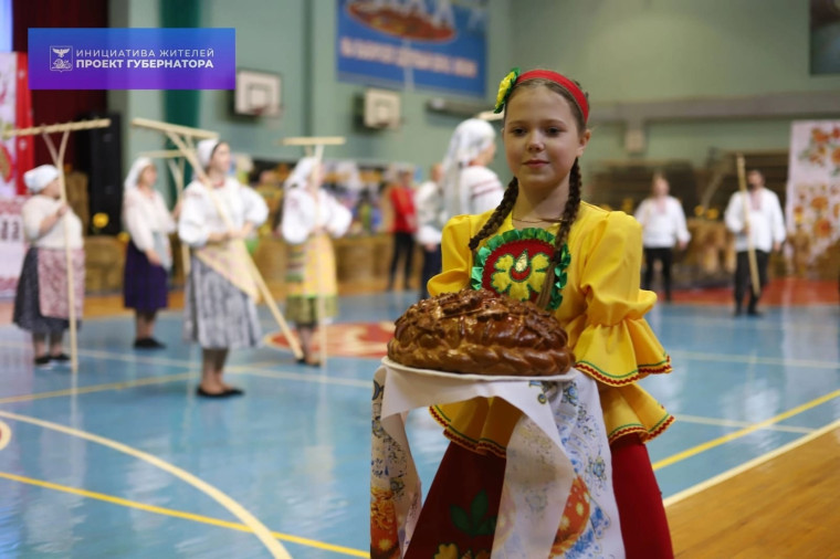 В Ракитянском районе состоялось долгожданное, яркое и масштабное событие этой осени – I Фестиваль-состязание «Хлебосольная деревня». В Ракитянском районе состоялось долгожданное, яркое и масштабное событие этой осени – I Фестиваль-состязание «Хлебосольная деревня».