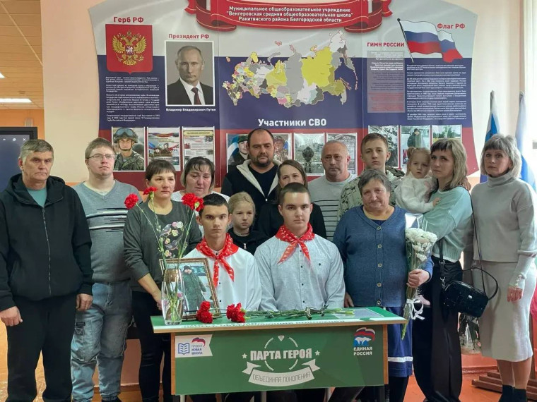 В Венгеровской школе состоялось торжественное открытие парты героя в честь выпускника Ивана Пацекина.