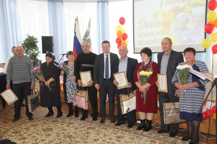 В Ракитянском районе состоялась праздничная программа, посвящённая Дню пожилого человека.